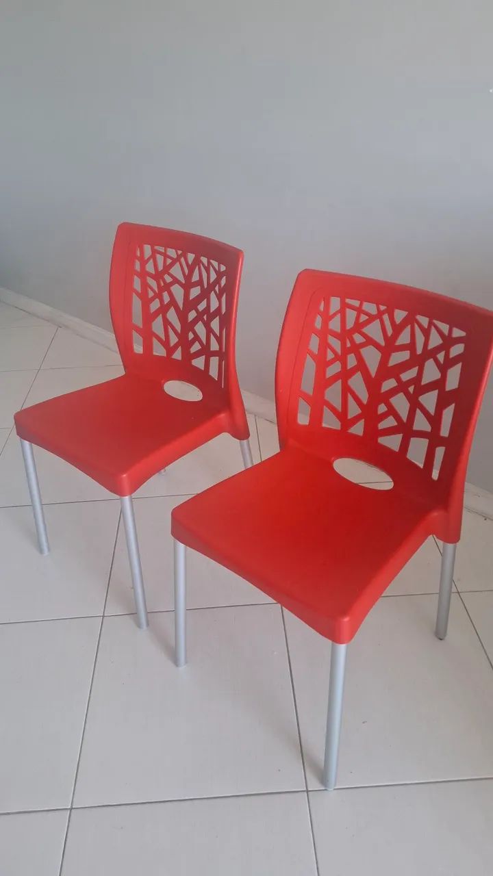 Cadeiras de plástico OPORTUNIDADE!