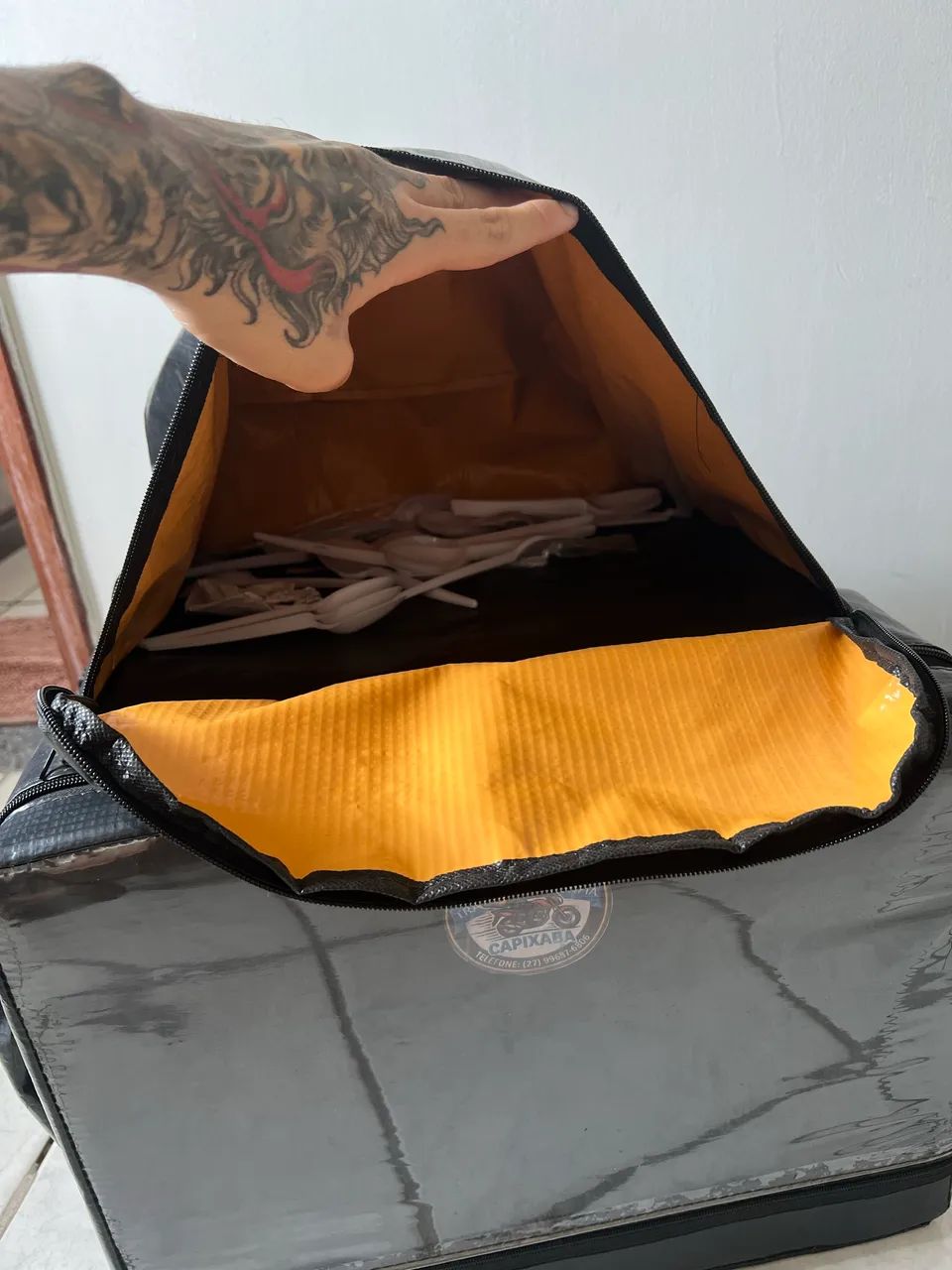 Vendo bag de entrega ótimo estado usada duas vezes? bag impermeável 