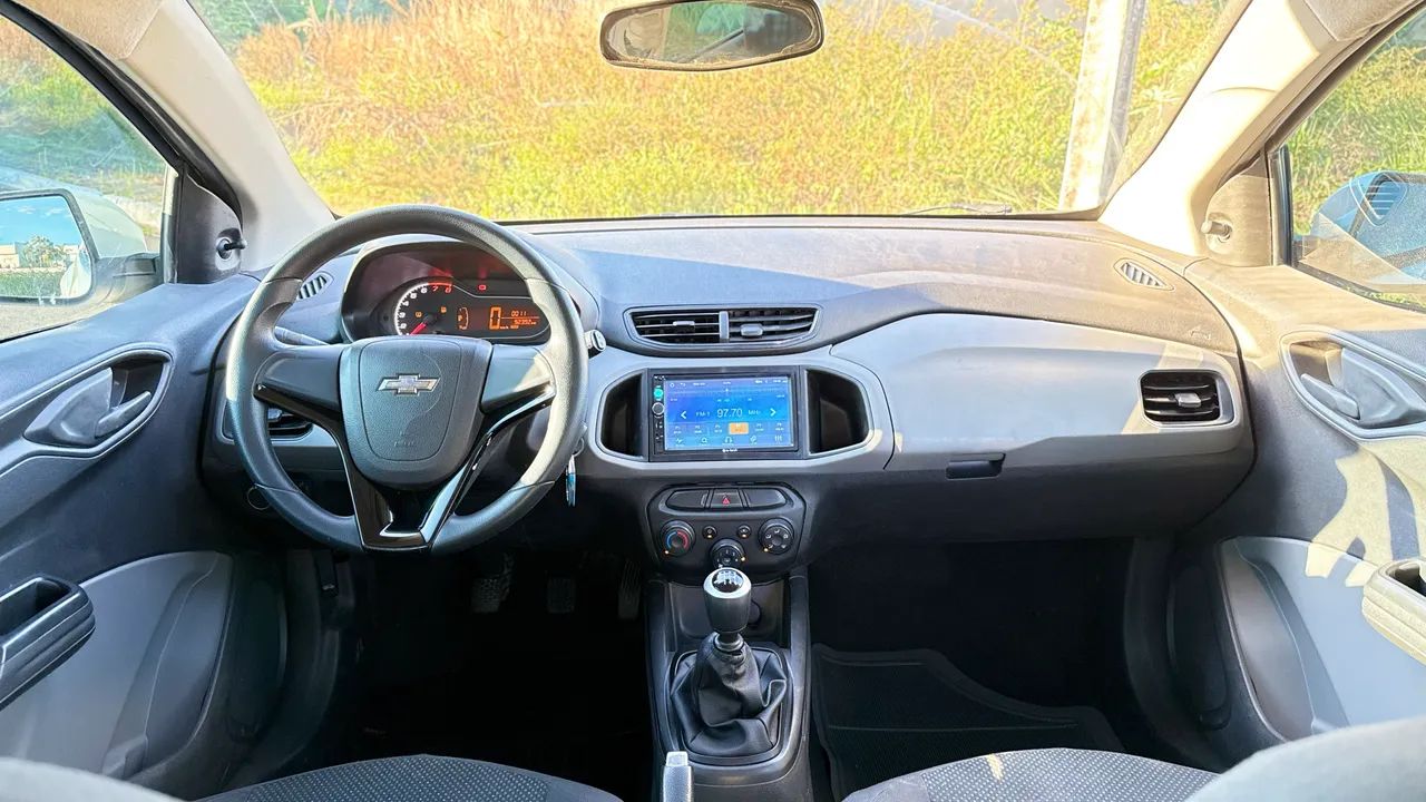 Chevrolet Onix JOY Hatch 1.0 8V Flex Mec. 4P 2017 - Foto 4