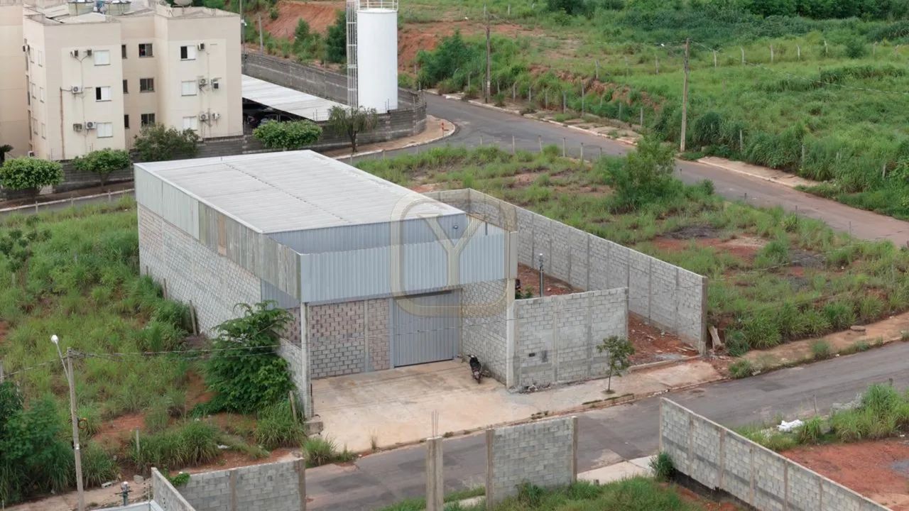 Barracão para Locação 200m² com Pé Direito Duplo ? Próximo à BR-251 | Excelente Localizaçã - Foto 3