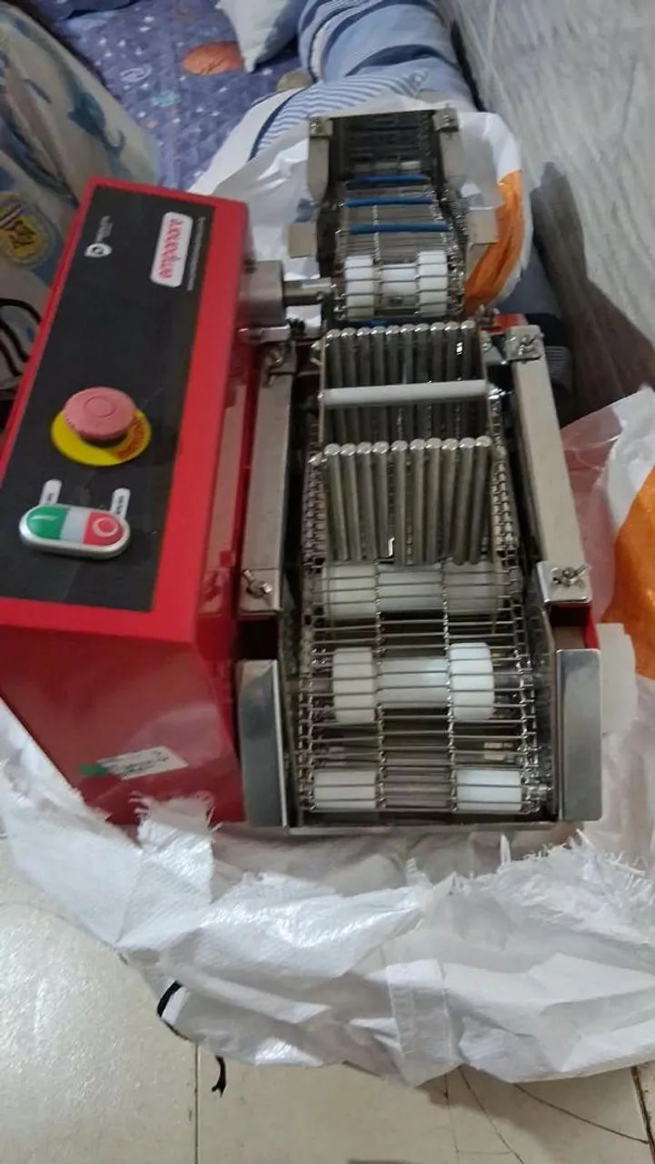 Máquina de salgados e empanadora 