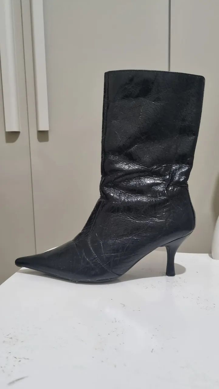Bota de couro da marca naturali