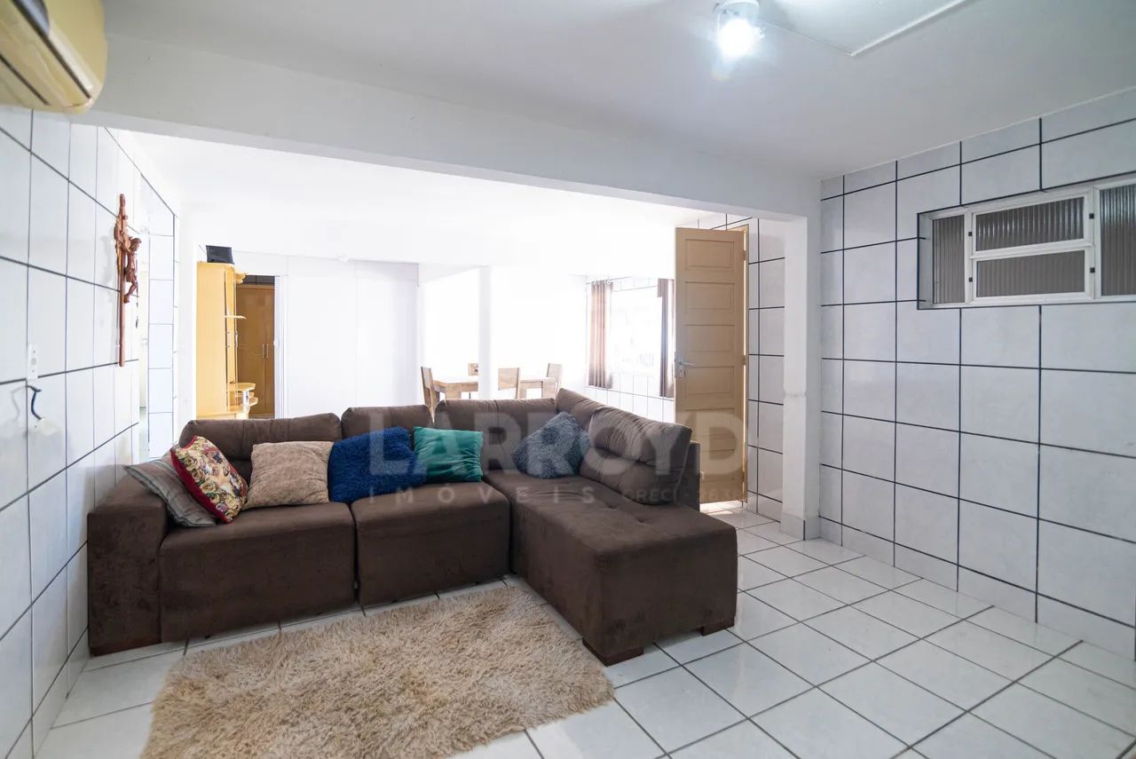 Casa à venda com potencial residencial e comercial - Foto 2