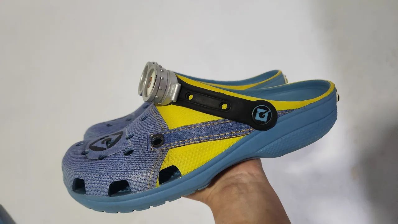 Crocs minions N38 - Foto 2
