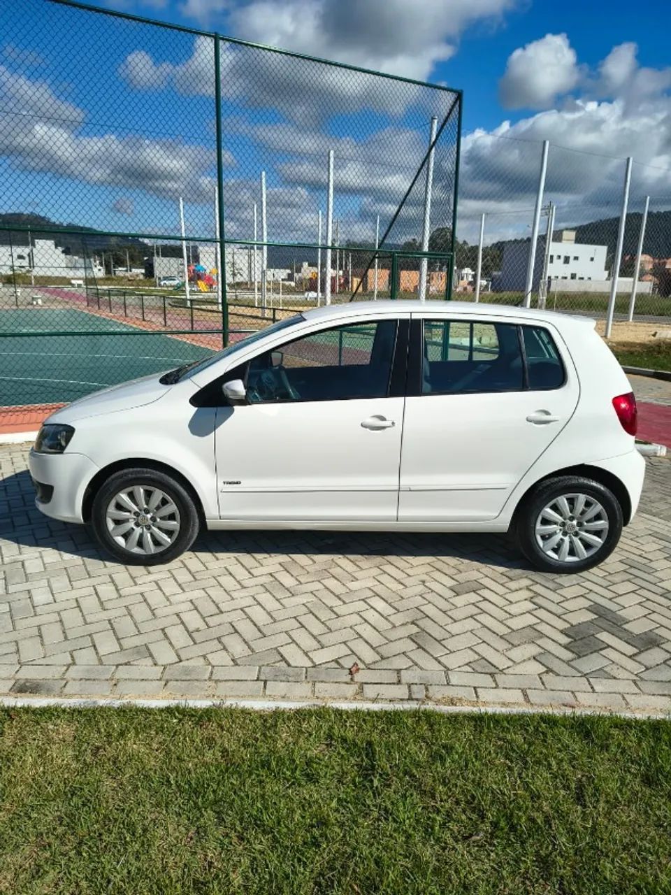 Volkswagen Fox 1.0 MI Total Flex 8V 5P 2013