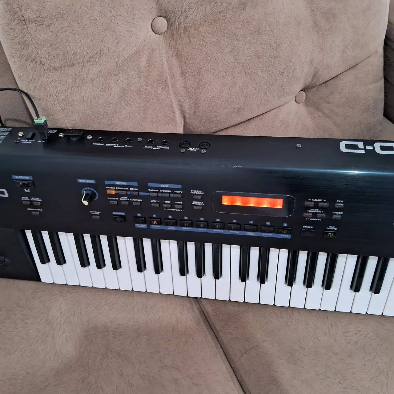 ROLAND JUNO-D  - Foto 2