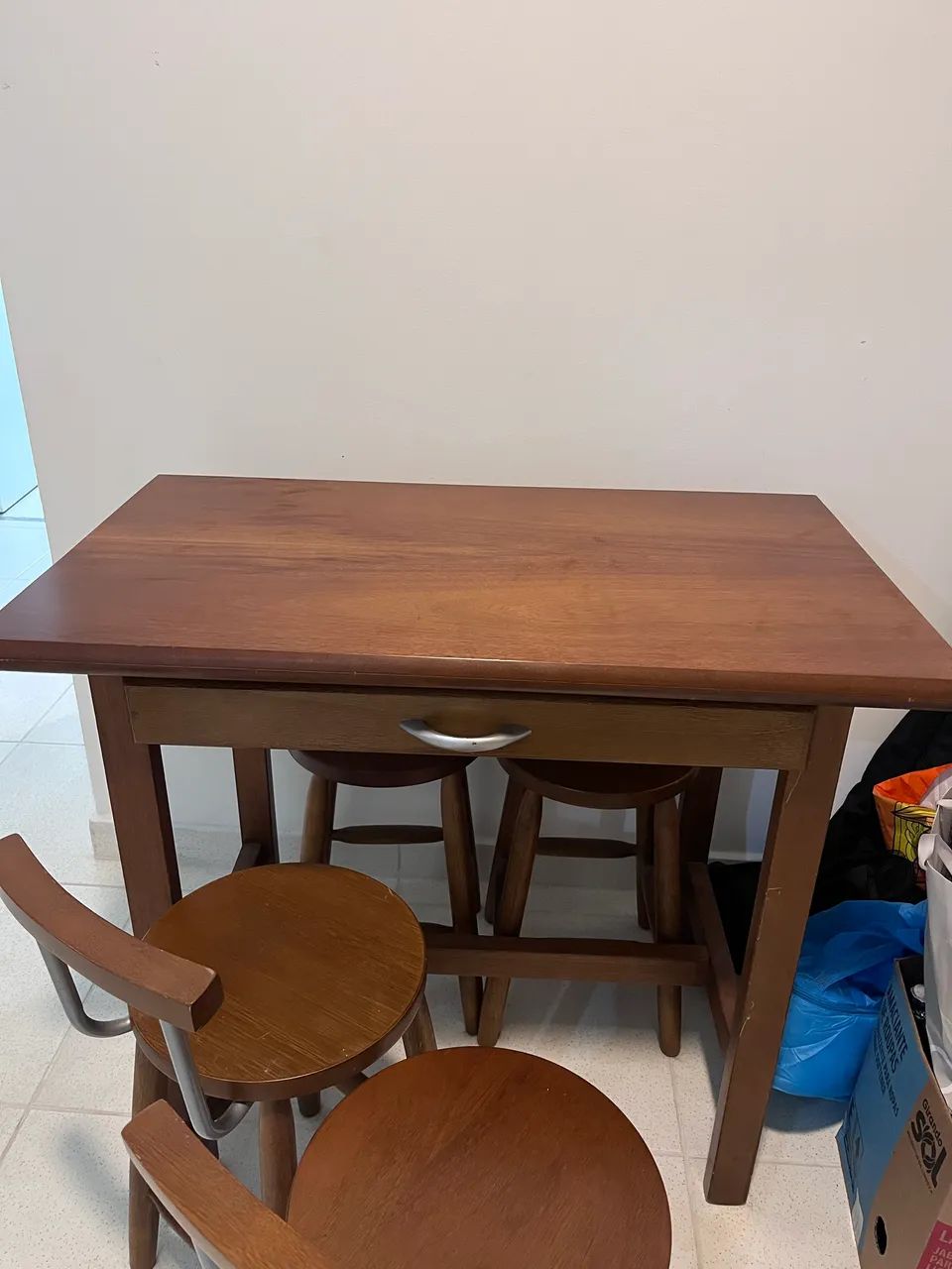 Mesa dobrável madeira com 4 bancos  - Foto 3