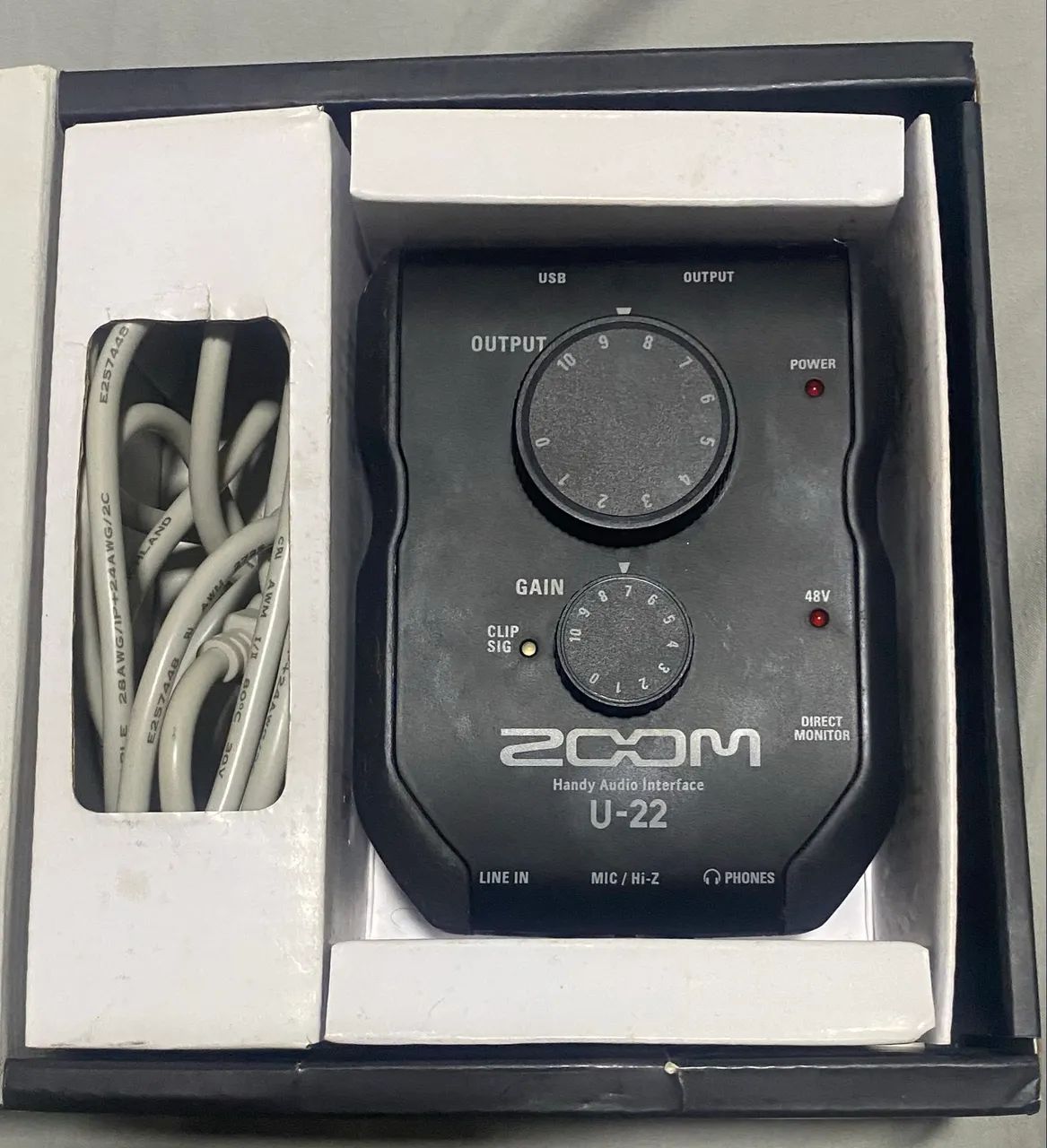 Interface de áudio - U22 Zoom + microfone de brinde