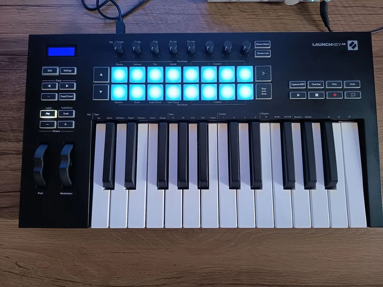Novation Launchkey25 na caixa pouco uso. - Foto 2