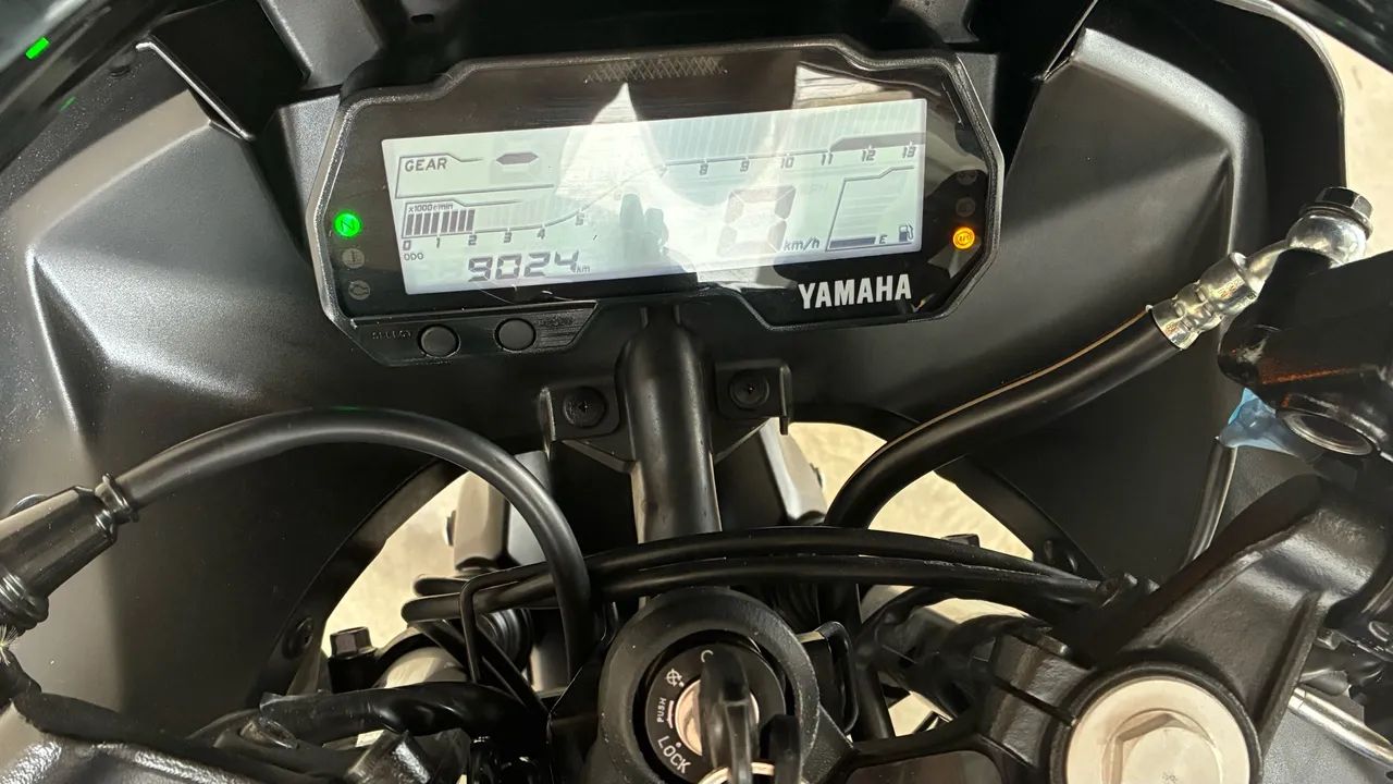 Yamaha R15 2024 - Foto 4