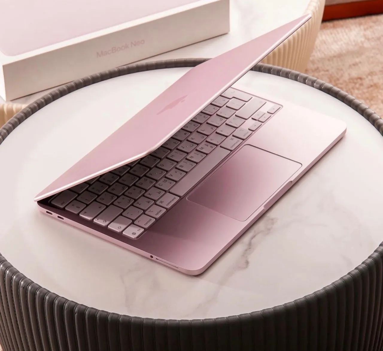 MacBook Neo 512Gb 13Polegadas 1ano garantia apple Silver e verde