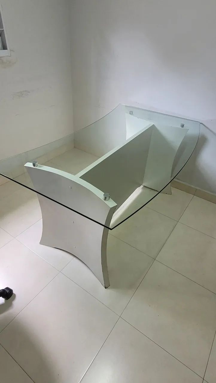 Mesa para escritório em Vidro com base de madeira