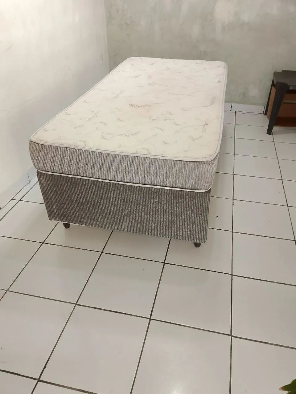 Cama de Solteiro ótimas condições 