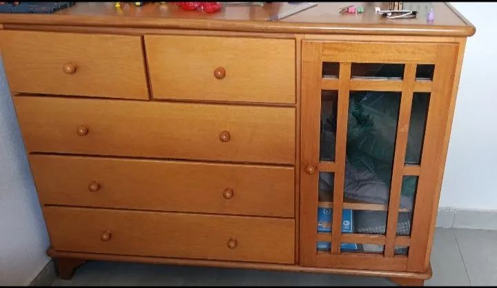 Cômoda madeira usada