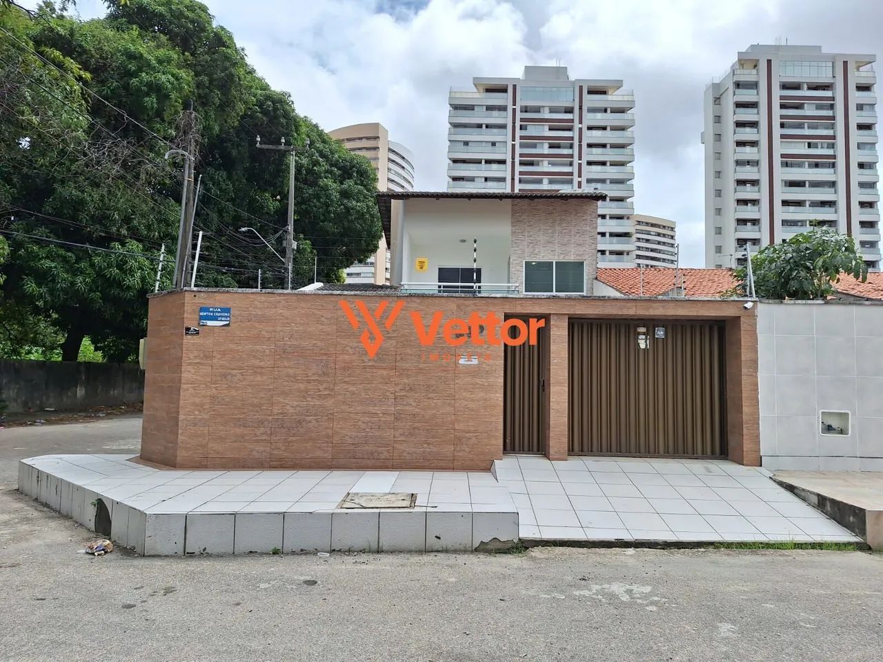 CASA DUPLEX COM 3 SUÍTES PARA ALUGAR NO PARQUE IRACEMA