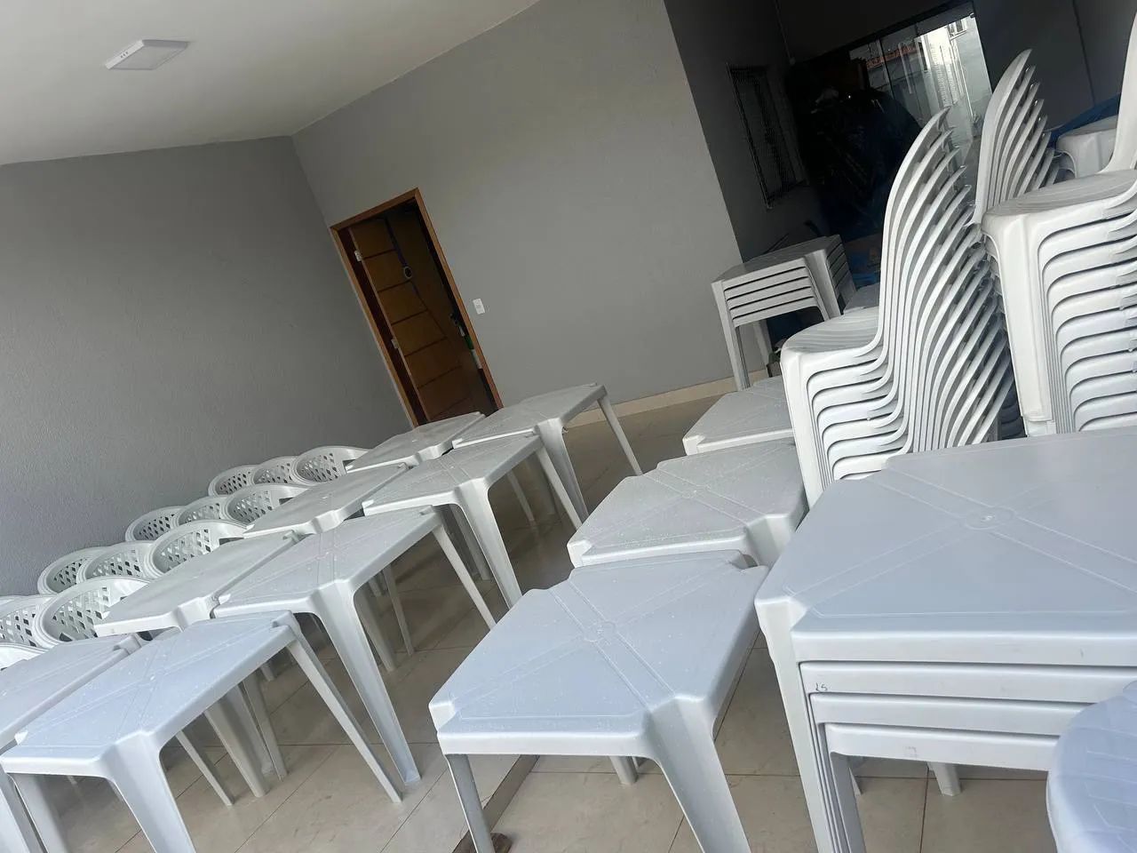 Locação mesa e cadeira Saquarema