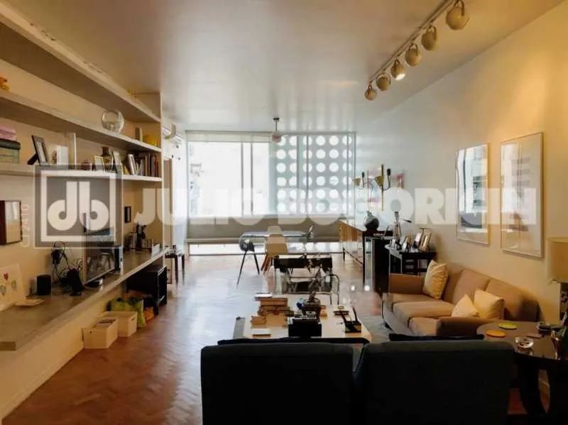 Apartamento : / Residencial / Copacabana