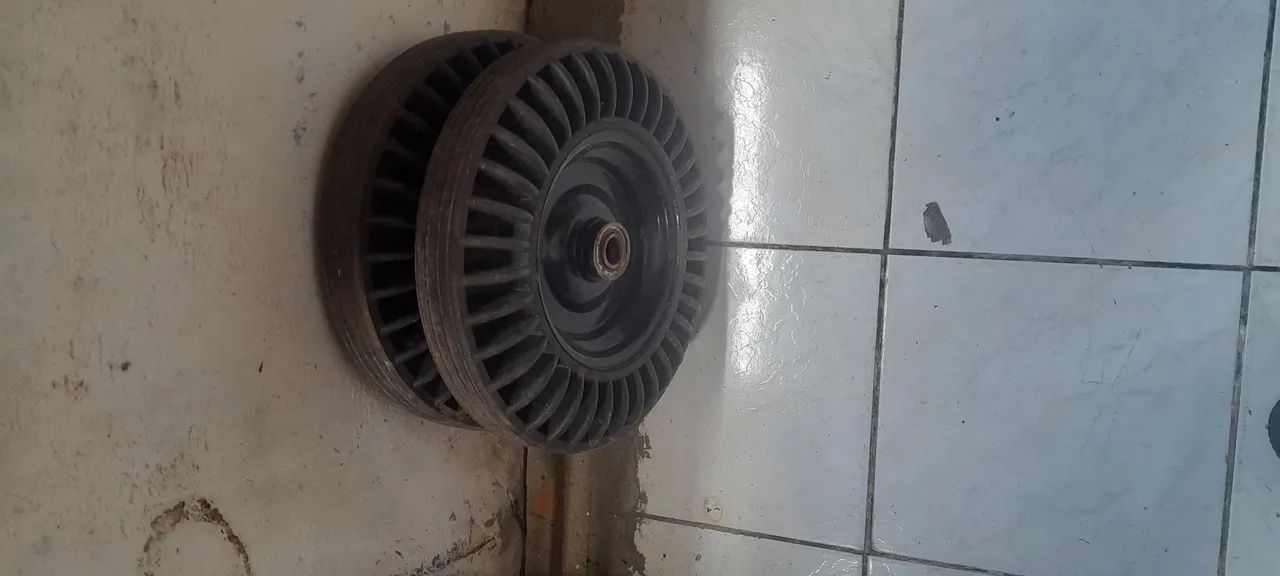 Vendo essas duas rodas de borracha  - Foto 2