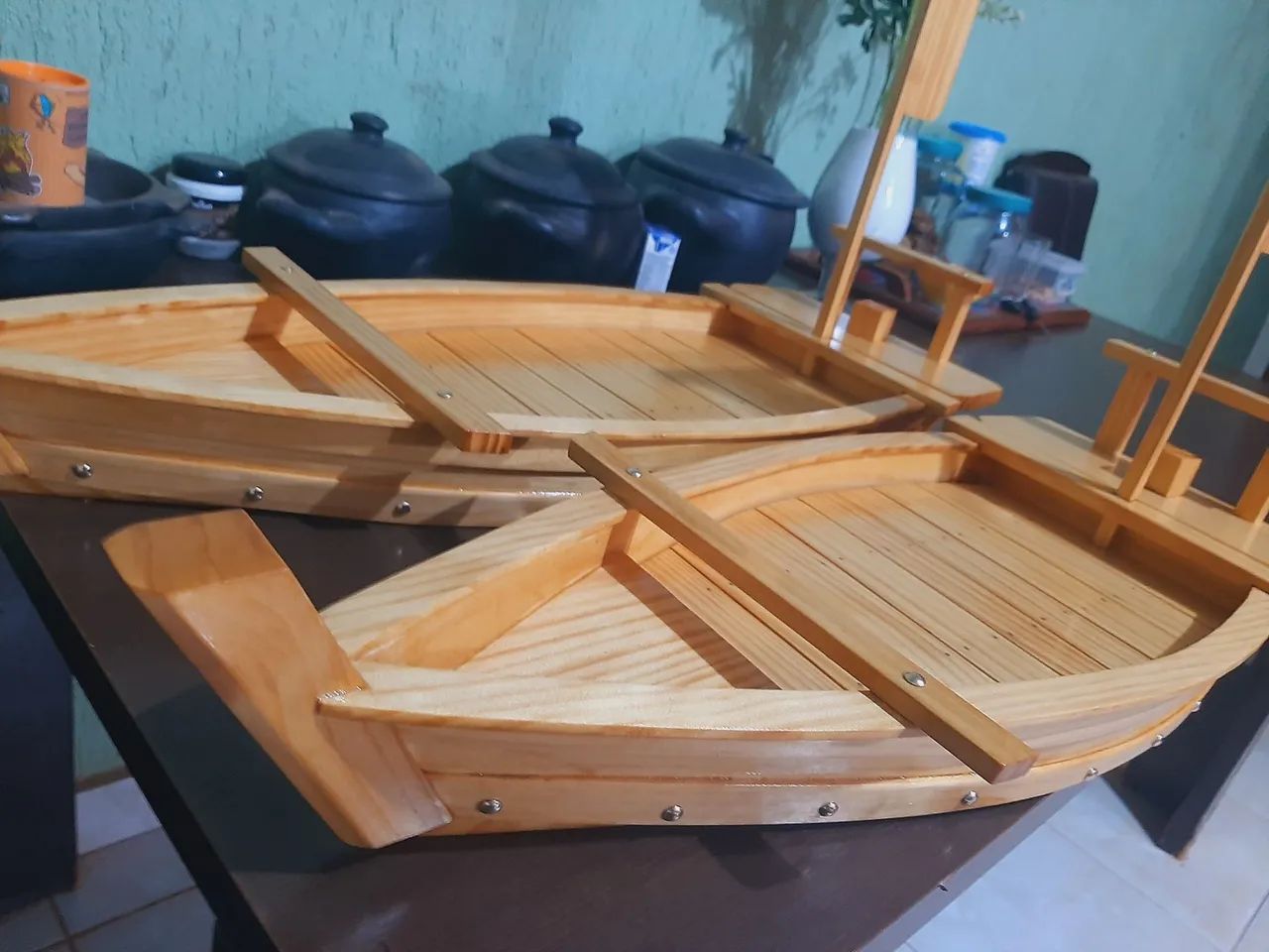 Barco de madeira para sushi 