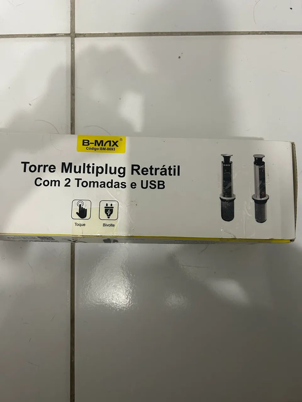 Torre de tomada retrátil com USB - Foto 3