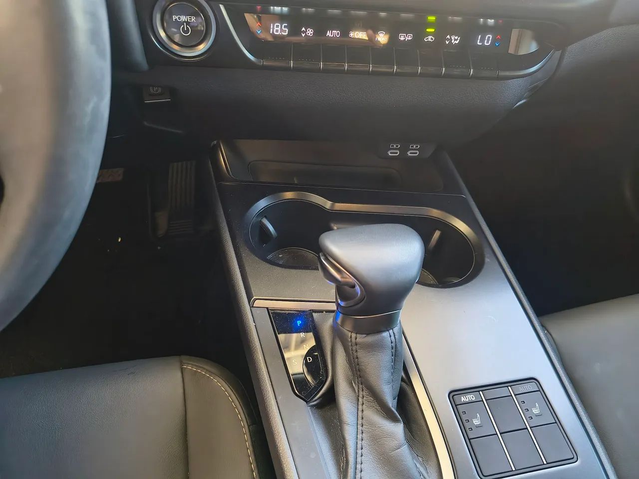 Lexus UX-250h Dynamic 2.0 16V Aut.(hybrid), foto 13 de 16