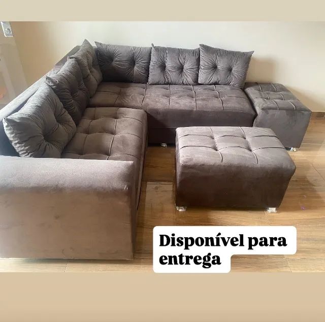 Sofá queima de estoque. Tecido suede 