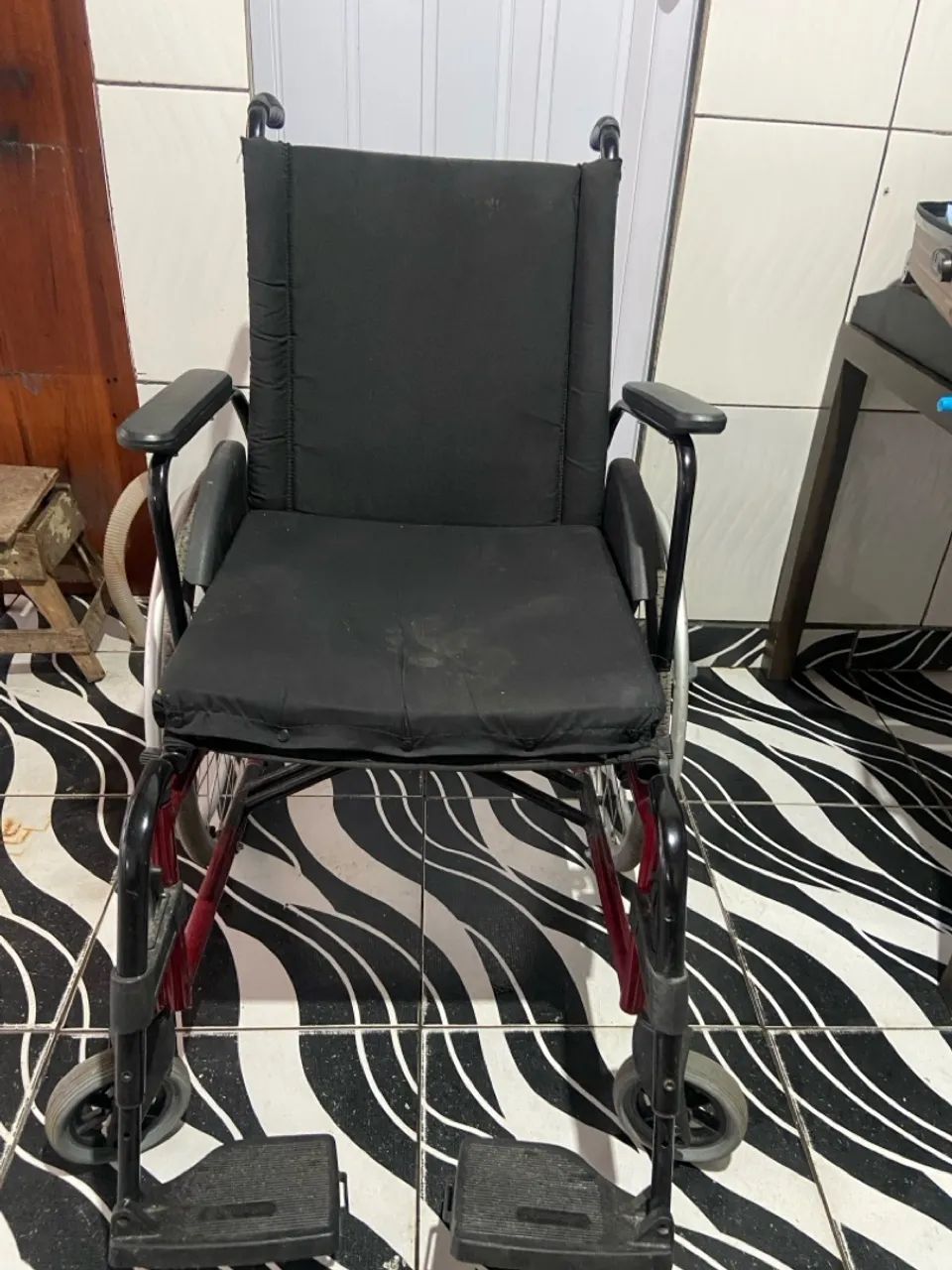 Cadeira de rodas e cadeira de banho 