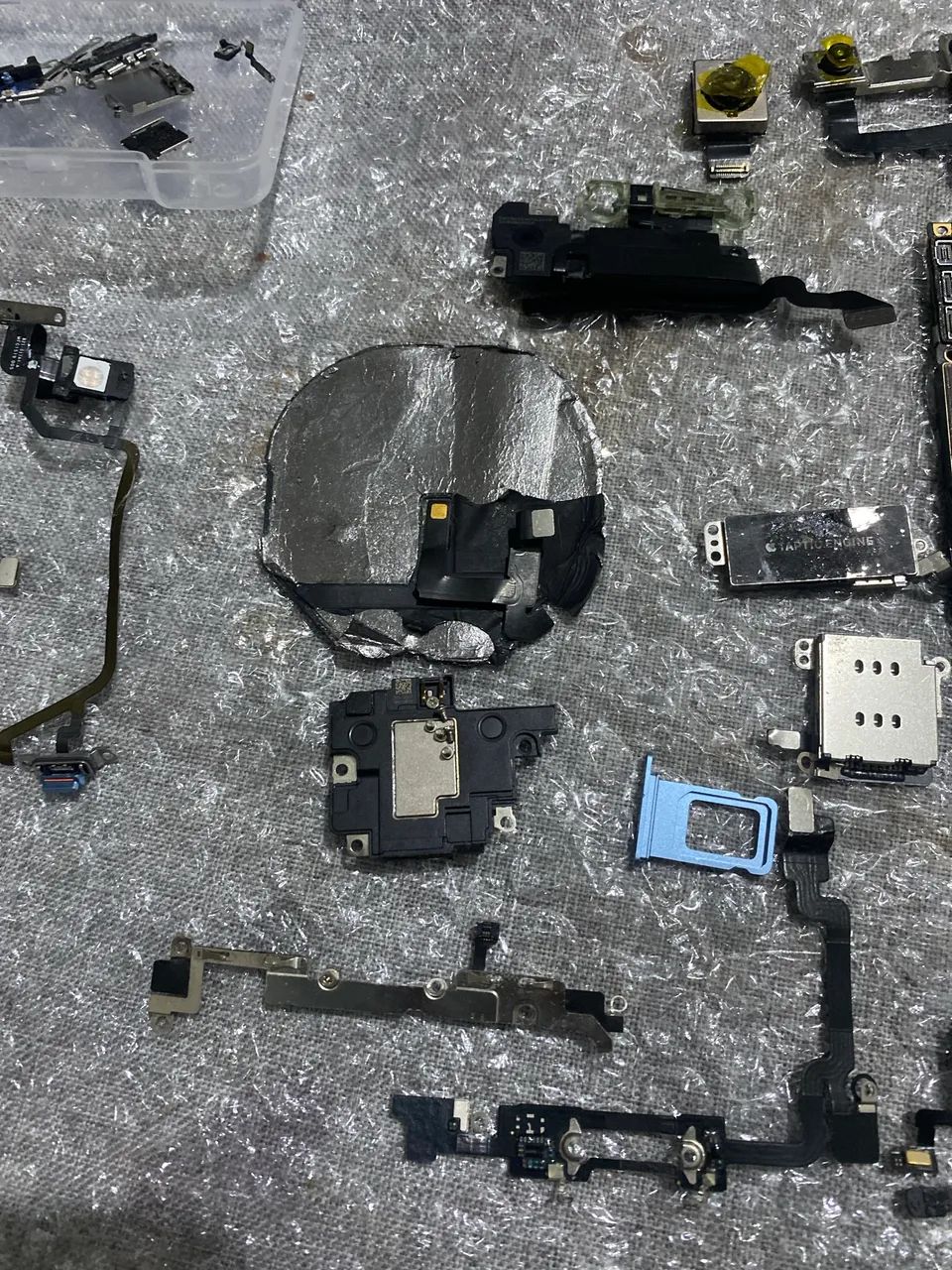 Placa do iPhone XR 128 giga com Face ID iCloud limpo e subindo no sinal de chip normal  - Foto 5