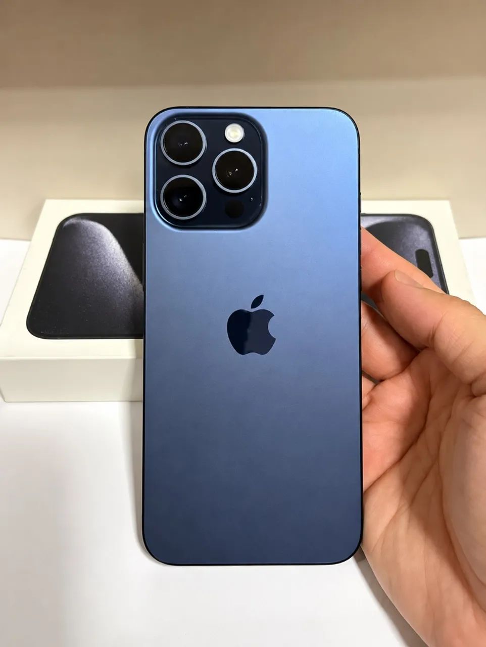 iPhone 15 Pro Max 256 GB - Azul Titânio.