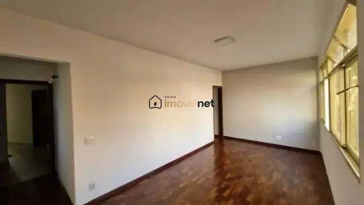Apartamento amplo com 3 quartos, sol da manhã e excelente localização