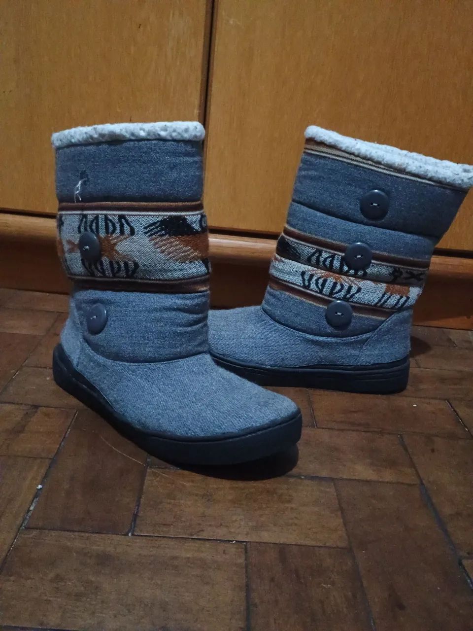 Bota de inverno cinza  - Foto 3
