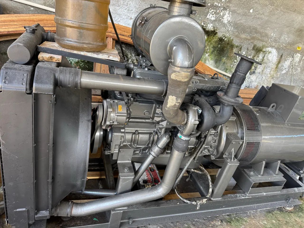 Gerador 180 KVA COM MOTOR a Disel MWM série 10