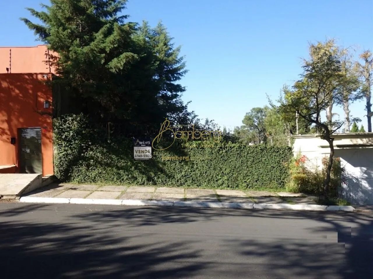 Terreno de 328 m² para o projeto dos seus sonhos. Aproveite.