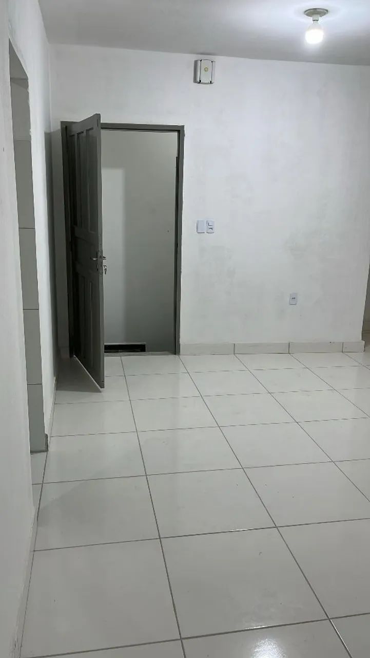 Alugo Ap. 2 Quartos Totalmente Reformado em São Silvano