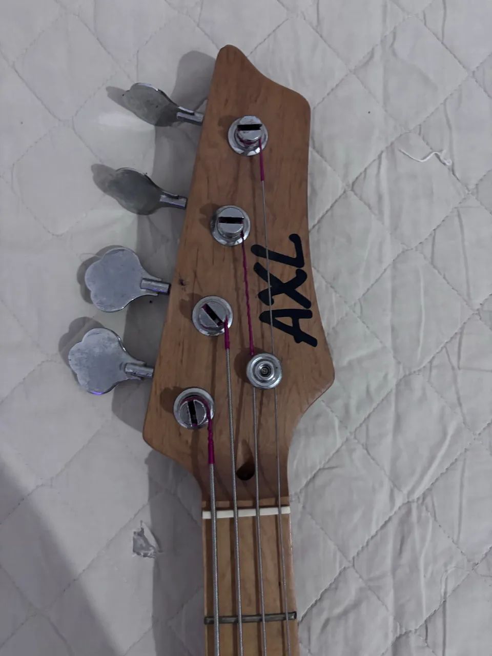 Contrabaixo AXL
