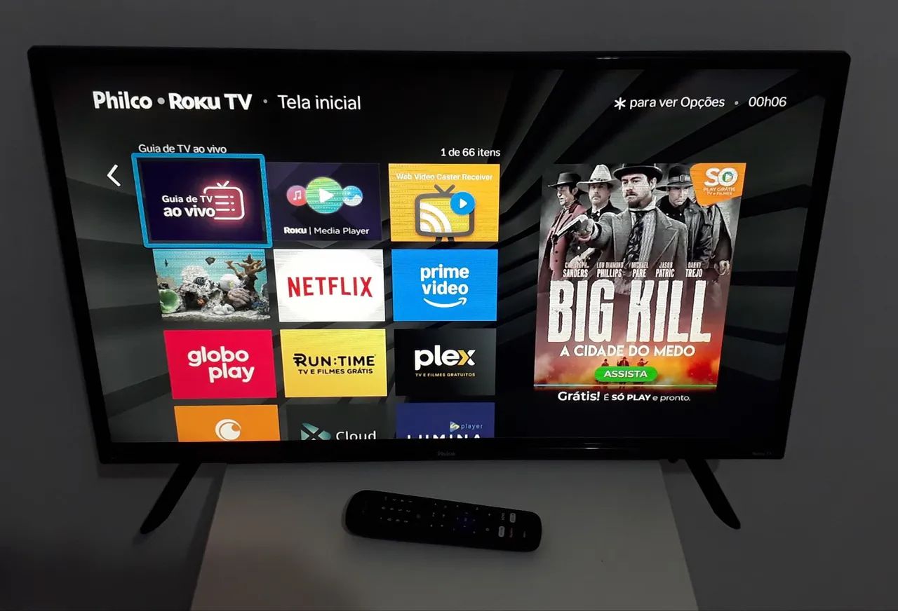 FOR SALE: PHILCO ROKU SMART TV 32" COMPLETE
