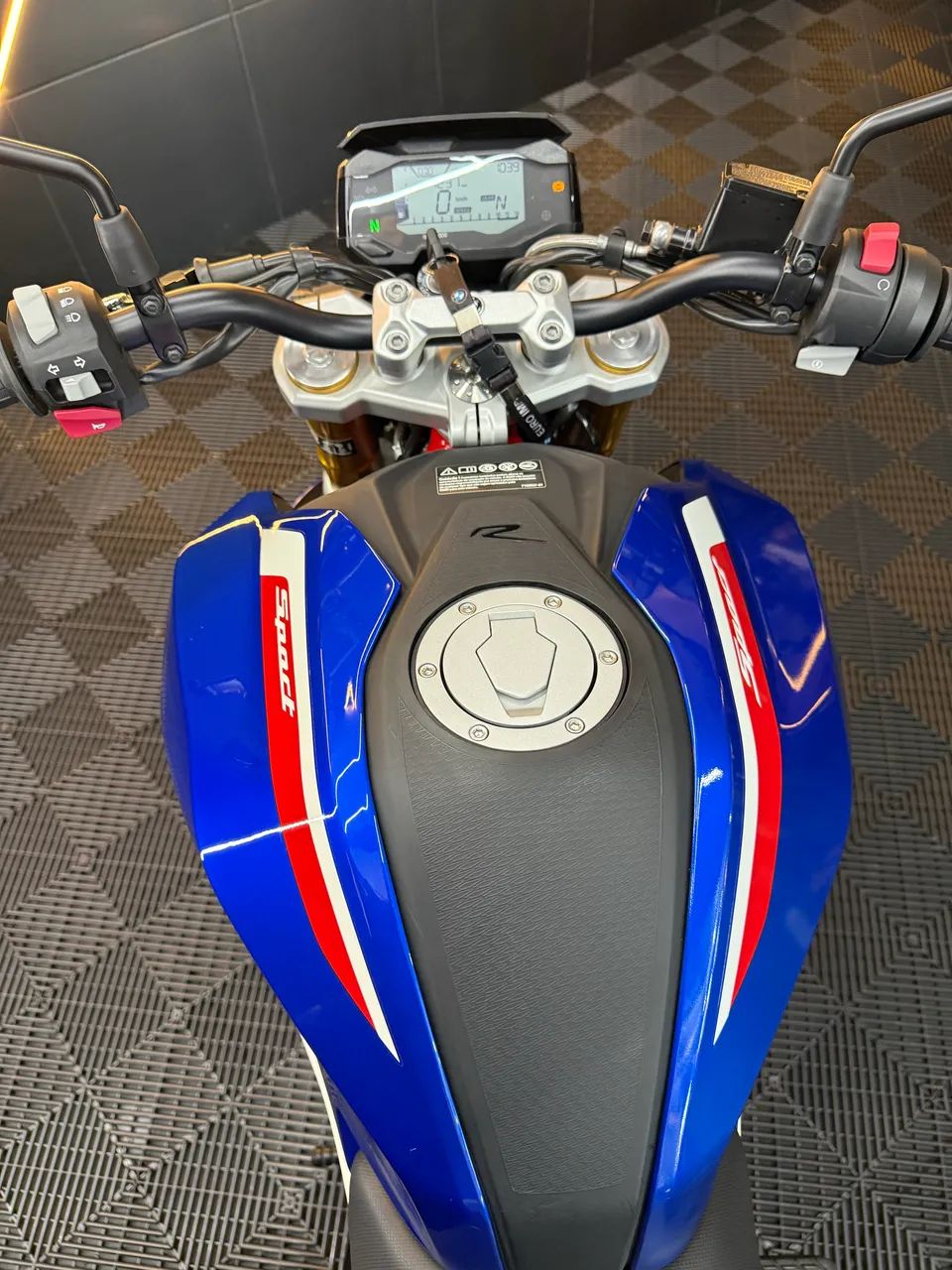 BMW G 310 R  - Foto 3