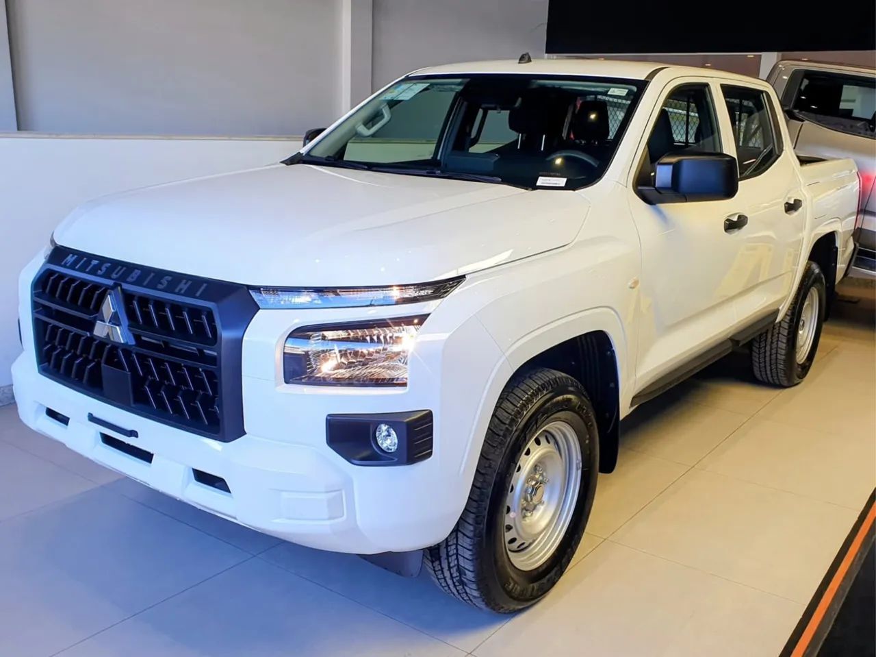 Mitsubishi Triton Triton GLS 2.4 CD 4x4 TB Diesel Aut. 2027