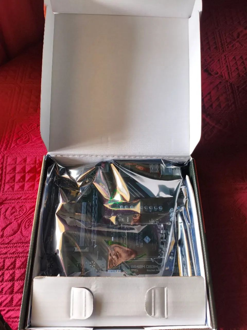 Placa mãe Gigabyte B840M DS3H - Foto 2