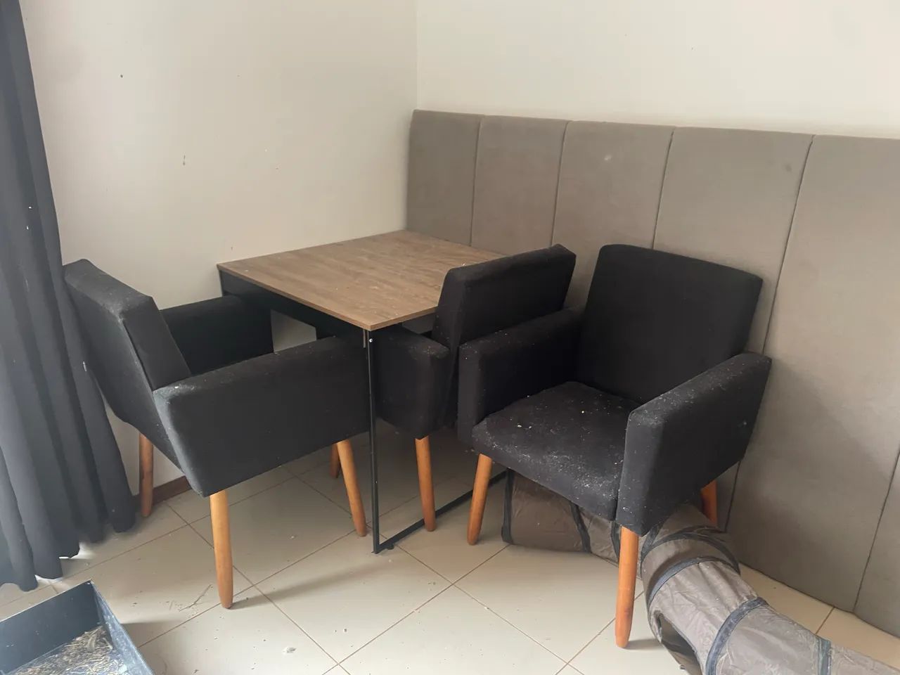 Mesa com 3 cadeiras  - Foto 2
