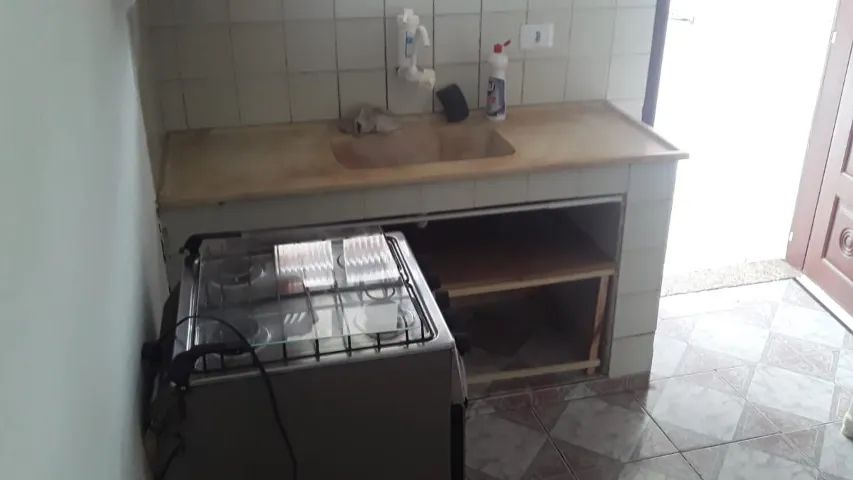 ALUGA EM PERUÍBE -  CASA DE FUNDOS - MOBILIADA - COM CAUÇÃO - Foto 2