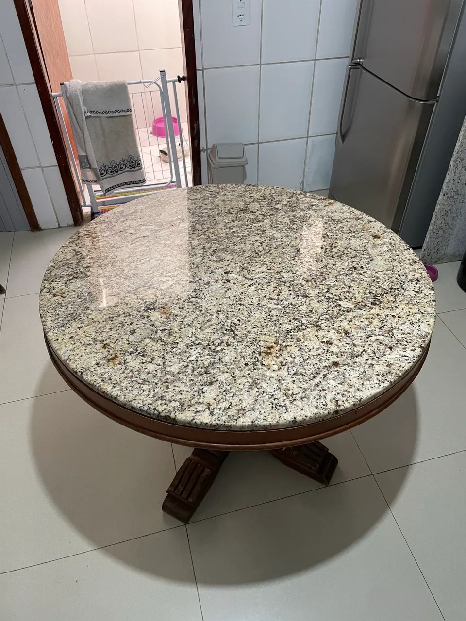 Mesa de madeira com tampo de granito  - Foto 3