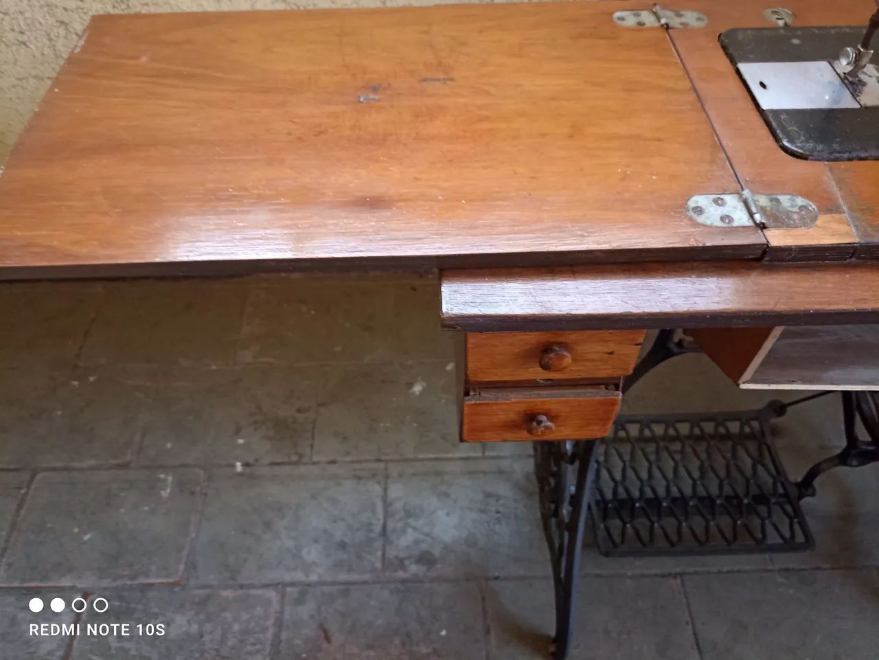 Máquina de costura antiga65580445861890124
