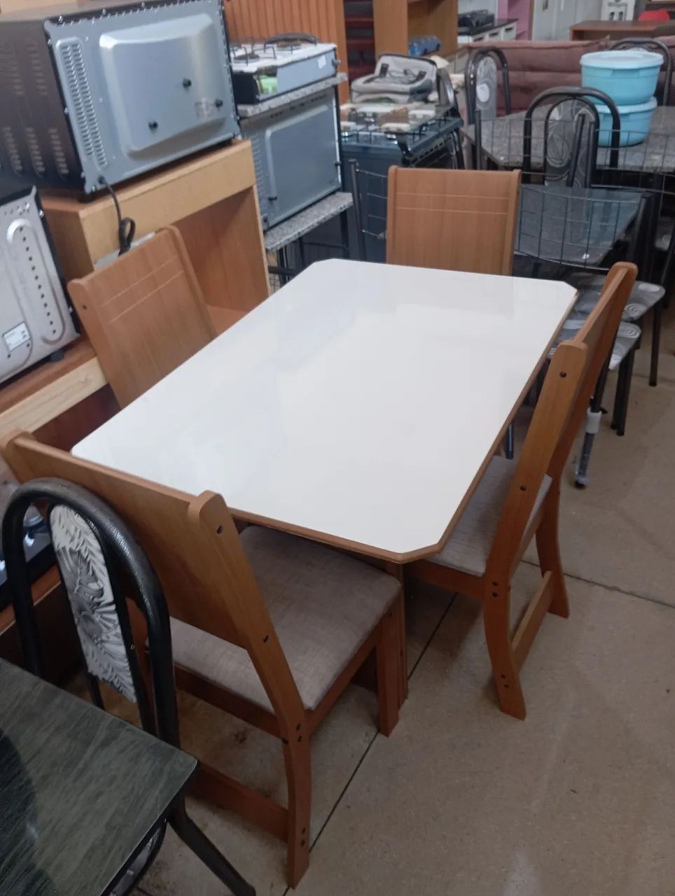 Mesa nova 4 cadeiras 