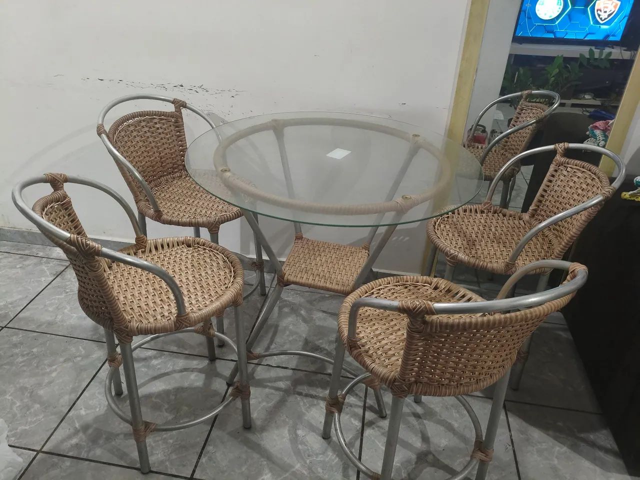 Mesa de vidro com inox 