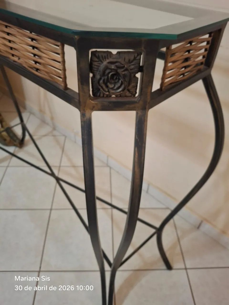 MESA DE FERRO COM 6 CADEIRAS E APARADOR DE FERRO. - Foto 5