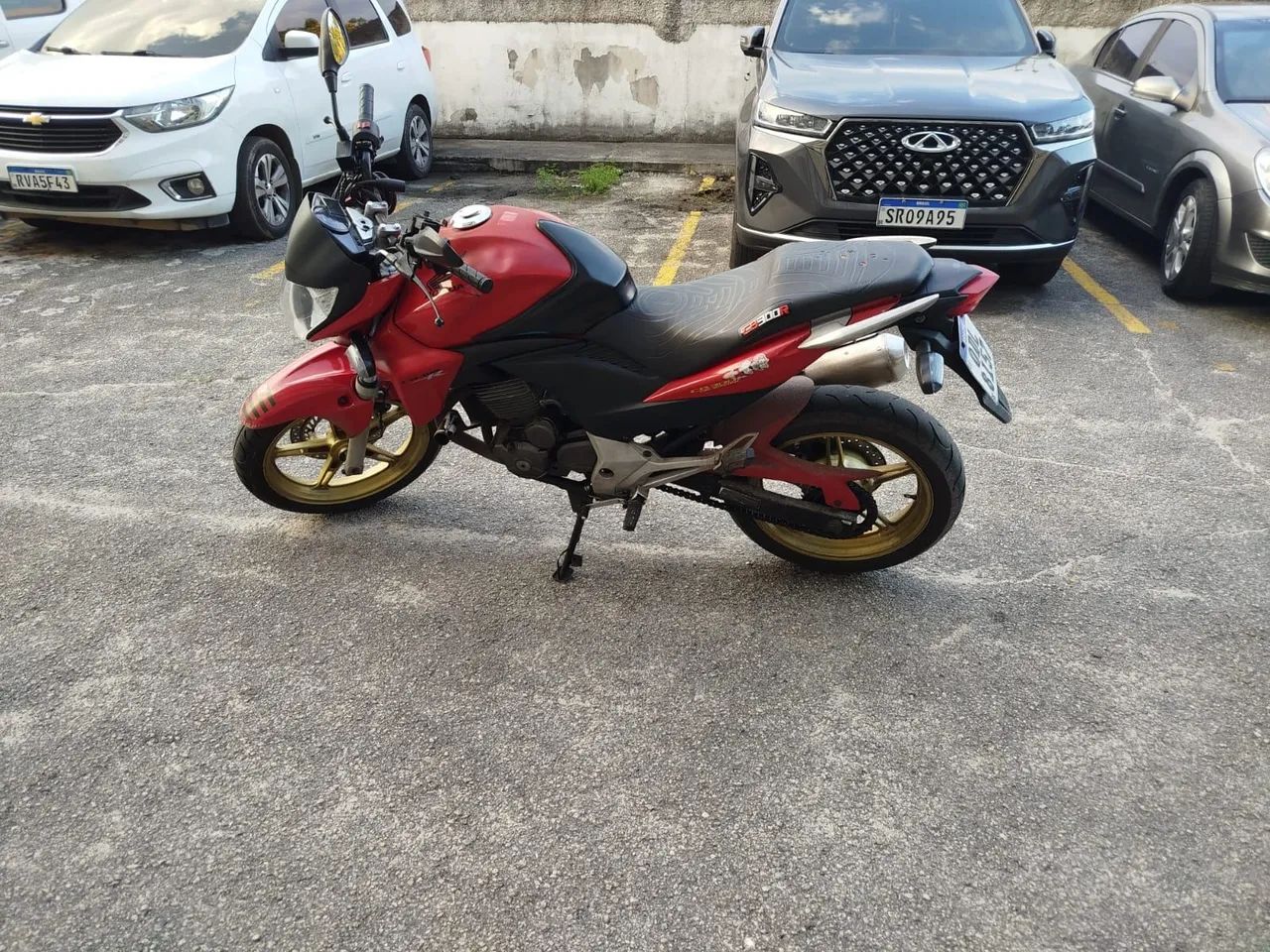 Cb 300 vermelha 2012