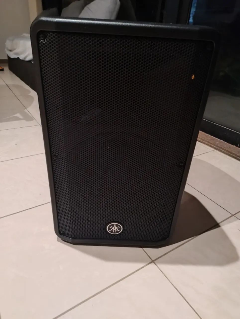 Caixa de som Yamaha DBR12 nova 