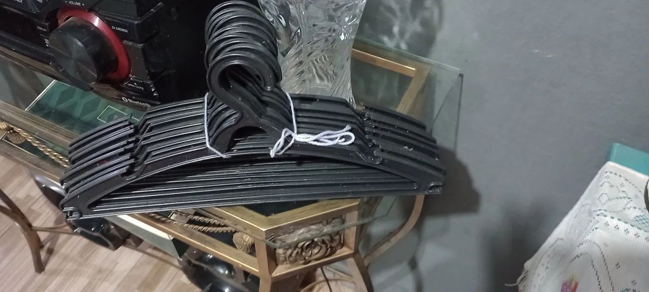 Vendo 30 Cabides novo de roupas 