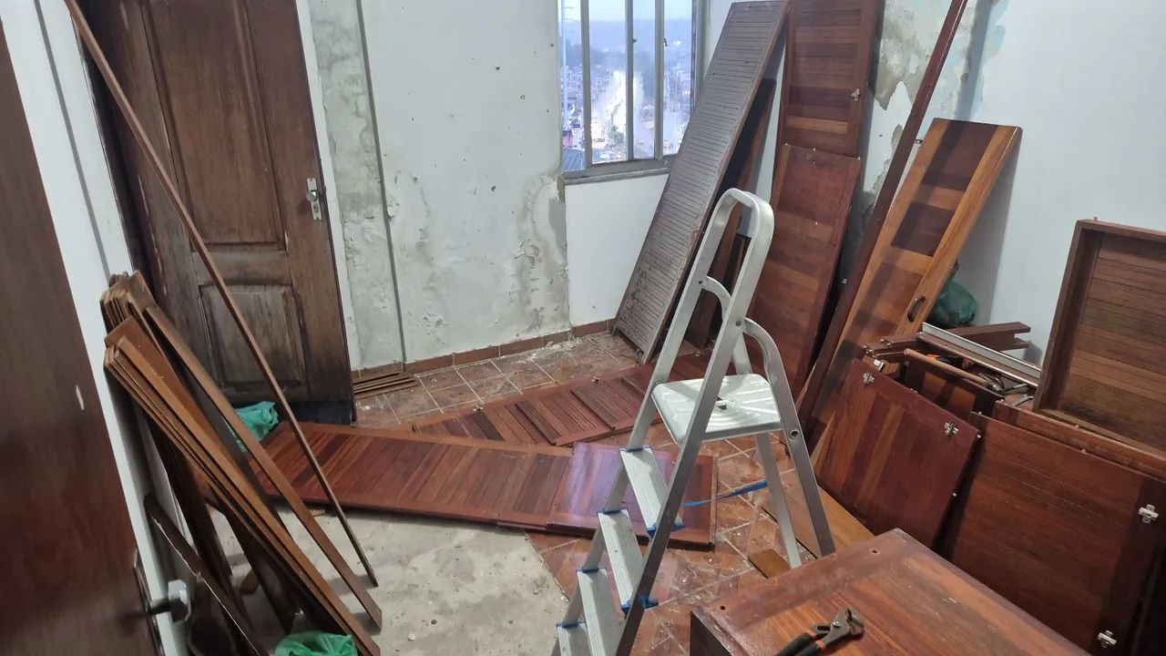 Guarda roupa em madeira maciça - Foto 5